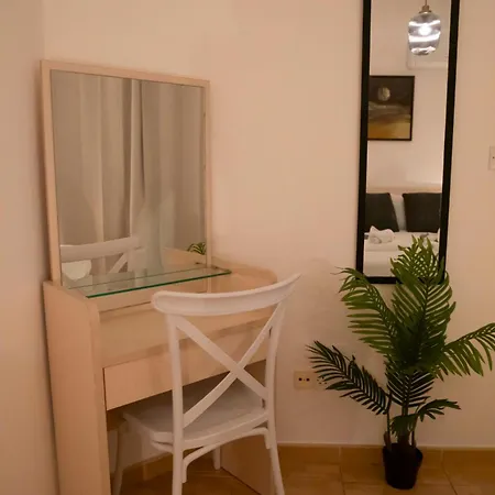 Estea - Hera's Retreat - 50m To The Mall Apartment
