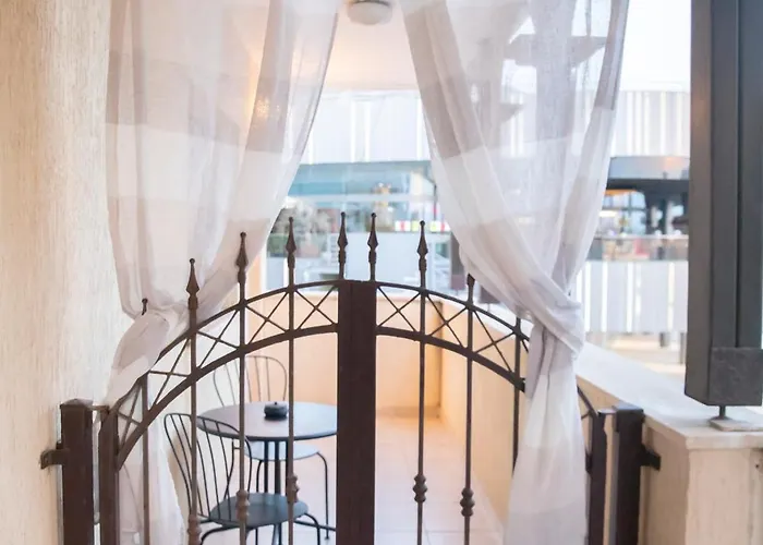 アパート Estea - Hera's Retreat - 50m To The Mall